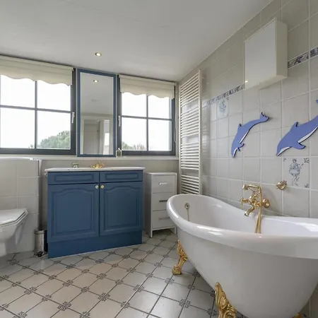 Atmospheric 6-person By The Sea Holiday home