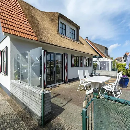 Atmospheric 6-person By The Sea